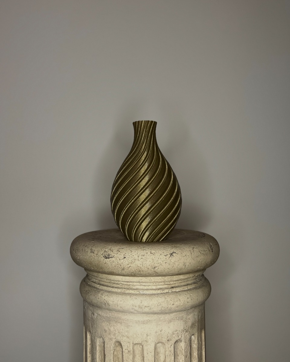 3D Vase Emillia - Gold (↔11 ↕19)